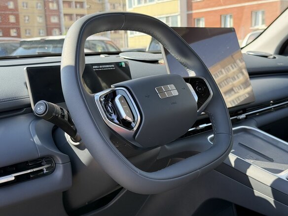 2026 Geely EX5 Гибрид EM-i, серебристый, 3974990 рублей - вид 7