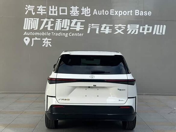 2025 Toyota bZ3X 58.3 kWh, белый, 2515400 рублей - вид 2