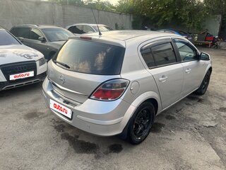 2010 Opel Astra H Рестайлинг, серебристый, 570000 рублей, вид 3