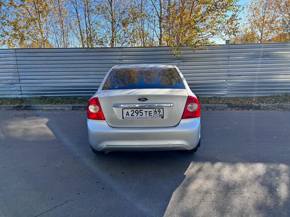2008 Ford Focus II Рестайлинг, серый, 480000 рублей - вид 4