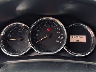 2018 Renault Logan II, белый, 700000 рублей, вид 5