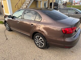 2017 Volkswagen Jetta VI Рестайлинг, коричневый, 1200000 рублей, вид 4