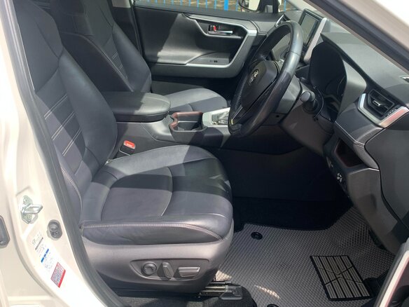 2019 Toyota RAV4 V (XA50), белый, 3500000 рублей - вид 10