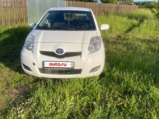 2009 Toyota Yaris II Рестайлинг, белый, 500000 рублей, вид 5