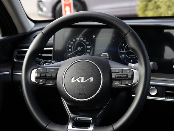 2025 Kia K5 III, чёрный, 3790000 рублей - вид 9