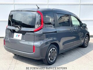 2023 Toyota Sienta III, серый, 1450002 рублей, вид 5