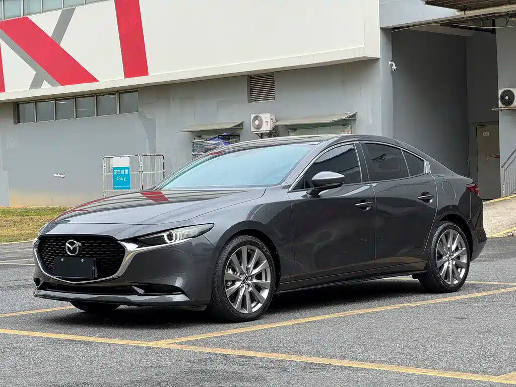 Открыть фотографии: Mazda 3 IV (BP)
