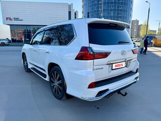 2016 Lexus LX 570 III Рестайлинг 2, белый, 7300000 рублей, вид 3