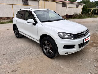 2012 Volkswagen Touareg II, белый, 2690000 рублей, вид 2