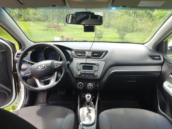 2014 Kia Rio 4-speed III, белый, 910000 рублей - вид 12