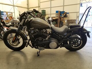 2019 Harley-Davidson Street Bob, чёрный, 1108000 рублей, вид 2