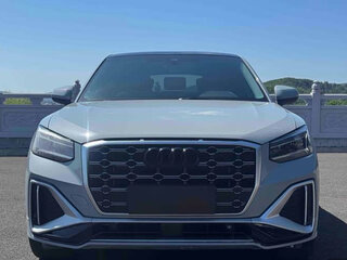 2025 Audi Q2 35 TFSI I Рестайлинг, серебристый, 2800000 рублей, вид 2