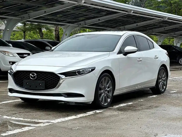 2022 Mazda 3 Axela IV (BP), белый, 1437000 рублей - вид 1