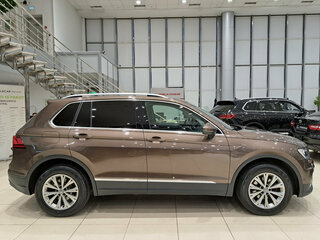 2017 Volkswagen Tiguan II, коричневый, 1830000 рублей, вид 4