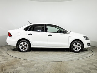 2017 Volkswagen Polo V Рестайлинг, белый, 879700 рублей, вид 4