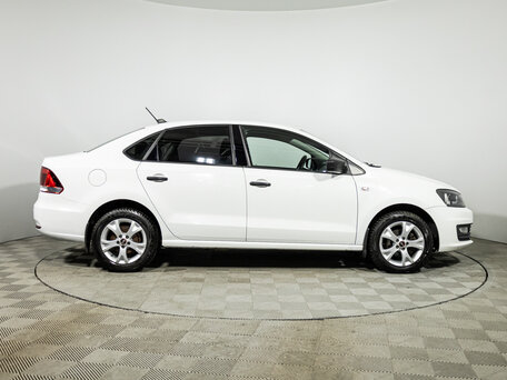 2017 Volkswagen Polo V Рестайлинг, белый, 879700 рублей, вид 4