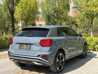 2022 Audi Q2 L 35 TFSI I Рестайлинг, серебристый, 1870095 рублей, вид 4