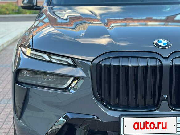2023 BMW X7 40d I (G07) Рестайлинг, серый - вид 1