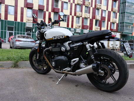 2025 Triumph Speed Twin, белый, 1350000 рублей, вид 2
