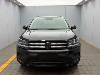 2023 Volkswagen Tharu I, чёрный, 1478111 рублей, вид 2
