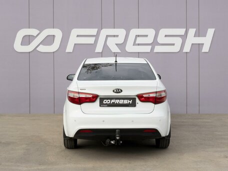 2013 Kia Rio III, белый, 799000 рублей, вид 4
