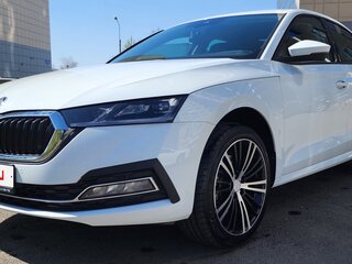 2021 Skoda Octavia IV (A8), белый, 1980000 рублей, вид 2