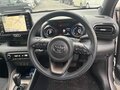 2021 Toyota Yaris IV, серебристый, 980000 рублей - вид 6
