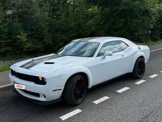 2020 Dodge Challenger III Рестайлинг 2, белый, 5000000 рублей, вид 1