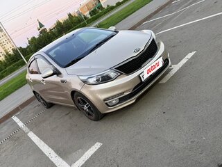 2015 Kia Rio III Рестайлинг, бежевый, 890000 рублей, вид 1