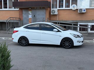 2015 Hyundai Solaris I Рестайлинг, белый, 1190000 рублей, вид 4
