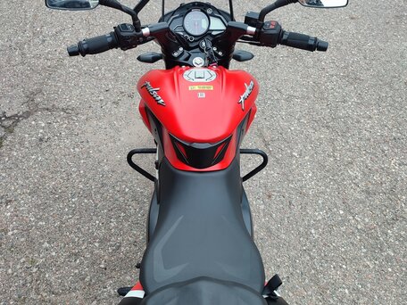 2021 Bajaj Pulsar NS 200, красный, 170000 рублей, вид 4