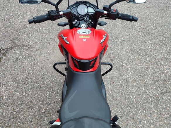 2021 Bajaj Pulsar NS 200, красный, 170000 рублей - вид 3