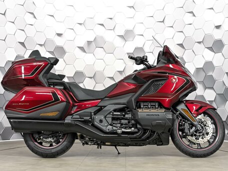 2025 Honda GL 1800 Gold Wing, красный, 3399000 рублей, вид 3
