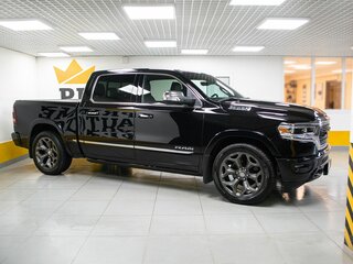 2022 Ram 1500 Crew Cab V, чёрный, 7999000 рублей, вид 3