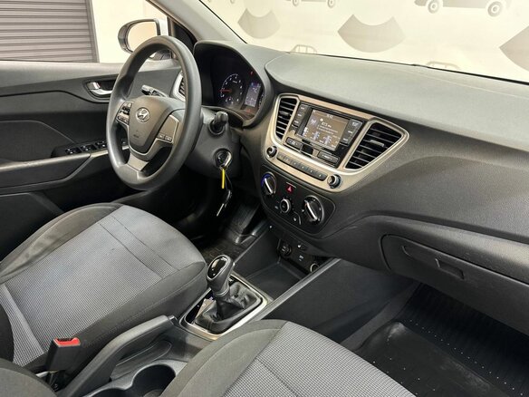 2021 Hyundai Solaris II Рестайлинг, белый, 1560000 рублей - вид 9