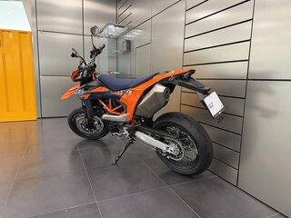 2026 KTM 690 SMC R, оранжевый, 1550000 рублей, вид 3