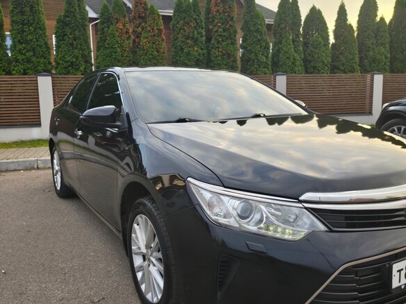2015 Toyota Camry VII (XV50) Рестайлинг, чёрный, 1750000 рублей - вид 2