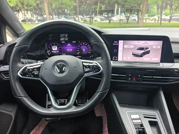2022 Volkswagen Golf VIII, чёрный, 1710000 рублей - вид 12