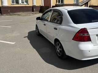 2011 Chevrolet Aveo I Рестайлинг, белый, 280000 рублей, вид 4