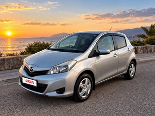 2011 Toyota Vitz III (XP130), серый, 850000 рублей, вид 1