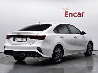 2023 Kia K3 II Рестайлинг, белый, 1600000 рублей, вид 3
