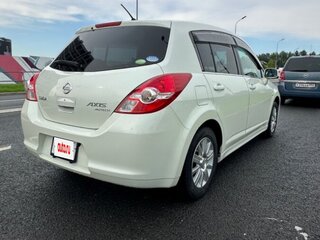 2010 Nissan Tiida I, белый, 990000 рублей, вид 5