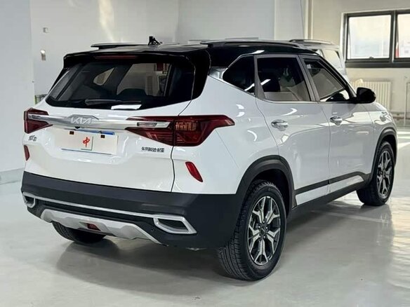2022 Kia KX3, белый, 1450000 рублей - вид 8