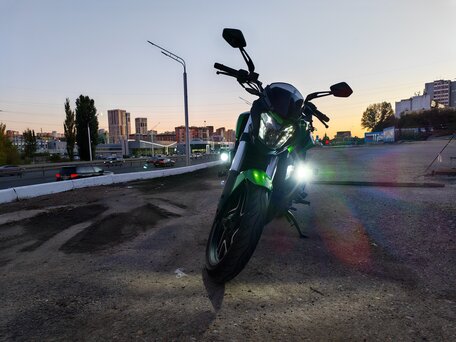 2021 Bajaj Dominar 400, зелёный, 379000 рублей, вид 4