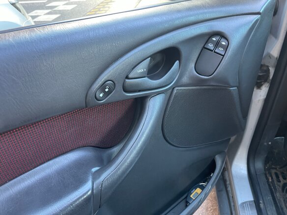 2002 Ford Focus ST SVT I, серебристый, 300000 рублей - вид 14
