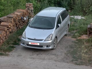 2005 Toyota Wish I, серебристый, 730000 рублей, вид 1
