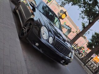 2002 Mercedes-Benz E-Класс 320 III (W211, S211), чёрный, 670000 рублей, вид 3
