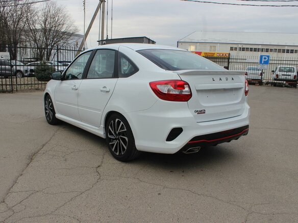 2026 Lada (ВАЗ) Granta Sport I Рестайлинг, белый - вид 2