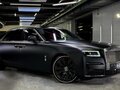 2023 Rolls-Royce Ghost Black Badge II (Series I), чёрный - вид 1