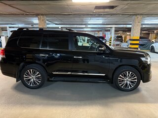2017 Toyota Land Cruiser 200 Series Рестайлинг 2, чёрный, 6700000 рублей, вид 3